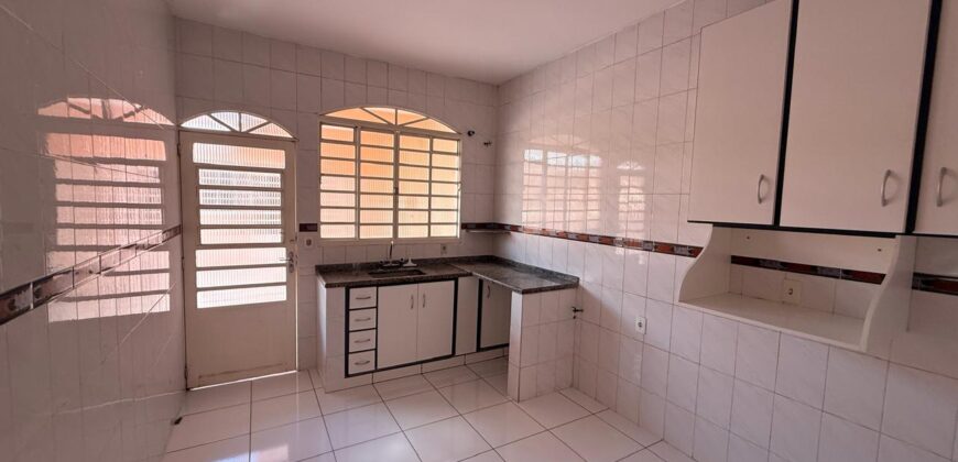 Casa para locação no bairro Fátima III