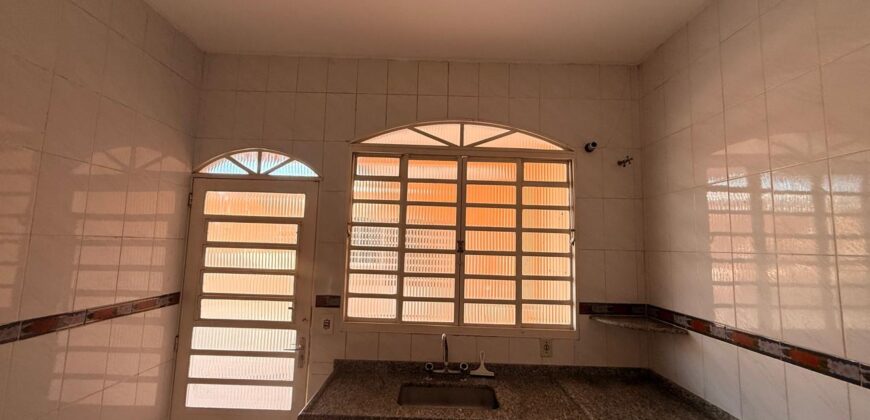 Casa para locação no bairro Fátima III