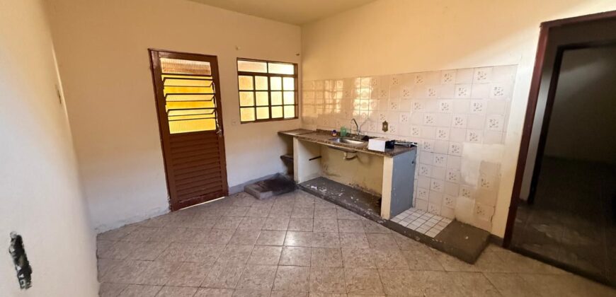 Casa para locação no bairro Jatobá