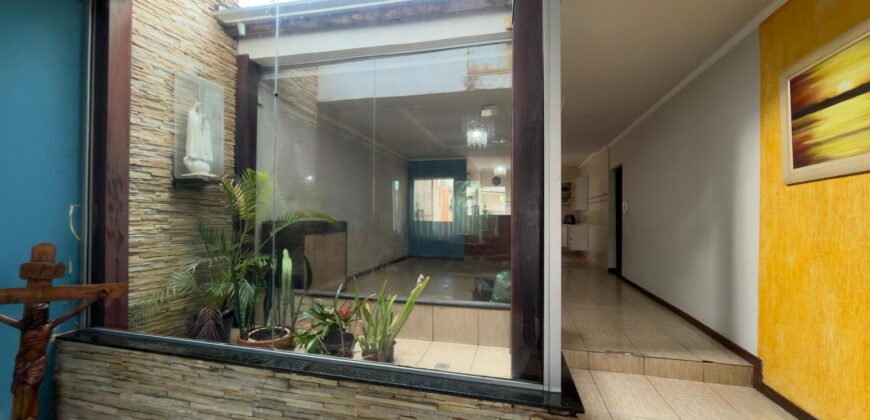 Casa à venda no bairro Colina Santa Barbara